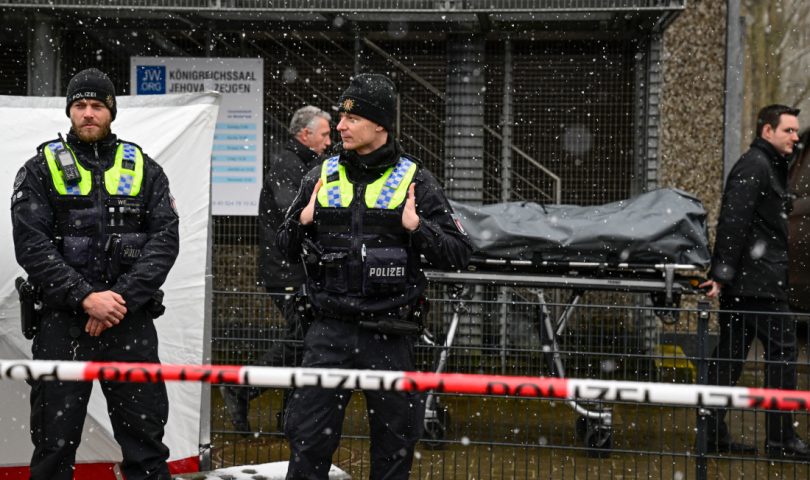 Njemačka policija u nedjelju je saopćila da su dva muškarca poginula u pucnjavi u lučkom gradu Hamburgu, što je drugi veliki incident