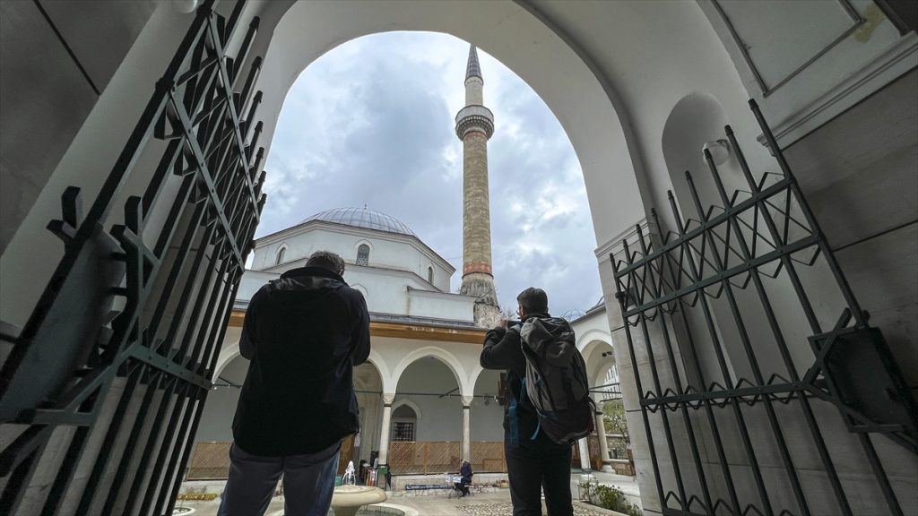 U bh. prijestonici Sarajevu obavljaju se i posljednje pripreme za Ramazanski bajram, jedan od dva najveća muslimanska praznika.
