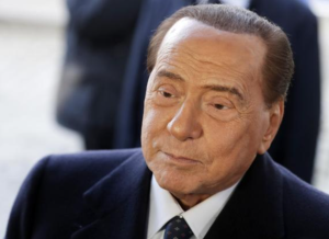 Bivši italijanski premijer Silvio Berlusconi napustio je odjel intenzivne njege na kojemu je bio od 5. aprila, ali ostaje u bolnici