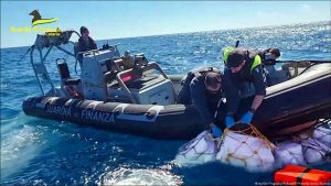 Italijanska finansijska policija zaplijenila je u ponedjeljak dvije tone kokaina pronađenog kako pluta uz istočnu obalu Sicilije.