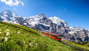 Vrh Evrope Jungfraujoch na zapadu Švicarske prema mišljenju mnogih jedno je od najljepših mjesta u zemlji. Taj se planinski vrhunac izdiže na 4.158 metara