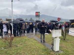 Mnogobrojne delegacije, članovi porodice i saborci danas su obilježili 31. godišnjicu pogibije "Zlatnog ljiljana" Safeta Hadžića
