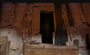 Sarkofag staroegipatskog faraona Ramzesa II otkriven je novinarima u četvrtak u Parizu nakon njegovog rijetkog putovanja izvan Egipta.