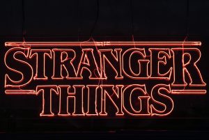 Jedan od najomiljenijih likova iz Netflixove serije Stranger Things Eddie Munson mogao bi se ipak vratiti u novoj i ujedno zadnjoj sezoni