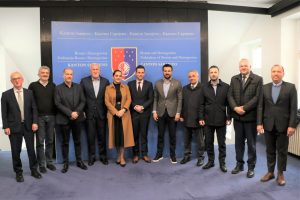 S ciljem efikasnije saradnje i bržeg razvoja Kantona Sarajevo, premijer Nihad Uk danas je održao radni sastanak s načelnicima