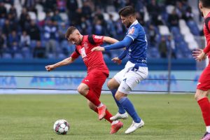 Velež je u uzvratnom susretu polufinala Kupa BiH u Sarajevu pobijedio Željezničar 2:1 i ukupnim rezultatom 3:1 plasirao se u finale Kupa