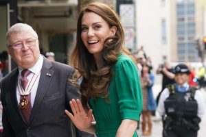 Uvijek čedna princeza od Walesa Kate Middleton pokazala je savršeno oblikovane noge u elegantnoj haljini vrijednoj 3450 eura