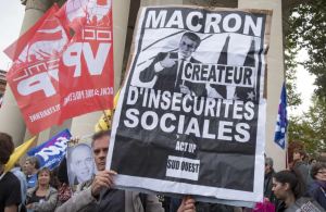 Francuski predsjednik Emmanuel Macron suočen je s još protesta širom zemlje u ponedjeljak dok nastoji odvratiti zemlju od podjela