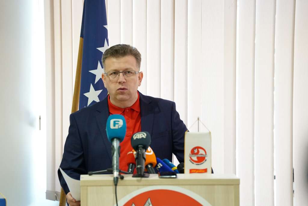 Selvedin Šatorović izjavio je da sindikati neće odustati od borbe da bude usvojen Zakon o minimalnoj plaći u iznosu 1.000 KM.