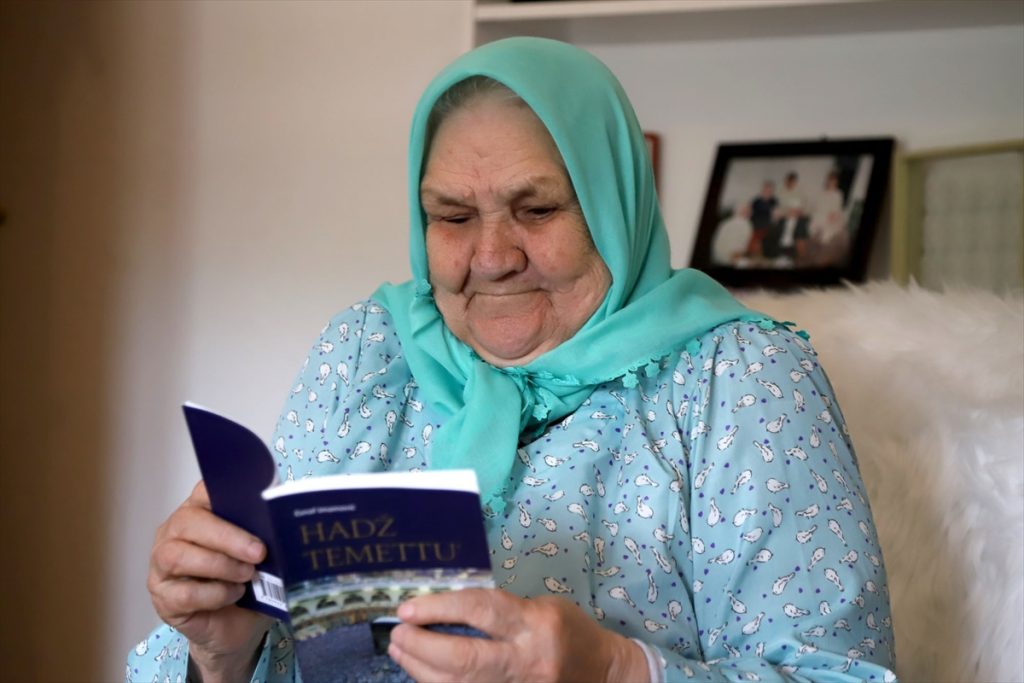 Nana Fata Orlović, zajedno sa kćerkama i sinom, privodi kraju pripreme za odlazak na hadž i ispunjavanje pete vjerske dužnosti muslimana.