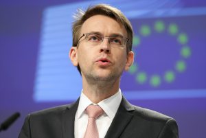 Peter Stano saopćio je da je EU pozvala Aleksandra Vučića i kosovskog premijera Albina Kurtija u Brisel da smanje tenzije