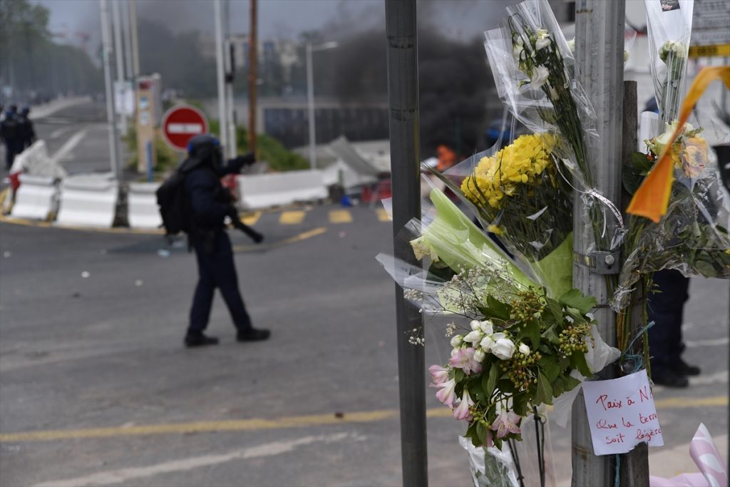 U sinoćnjim neredima u Parizu i širom Francuske povrijeđeno je 249 policajaca i pripadnika žandarmerije, objavilo je ministarstvo