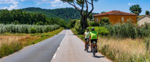 Biciklisti u Italiji će imati registarske tablice, indikatore, osiguranje i kacige prema zakonu koji je predložila njena vlada.