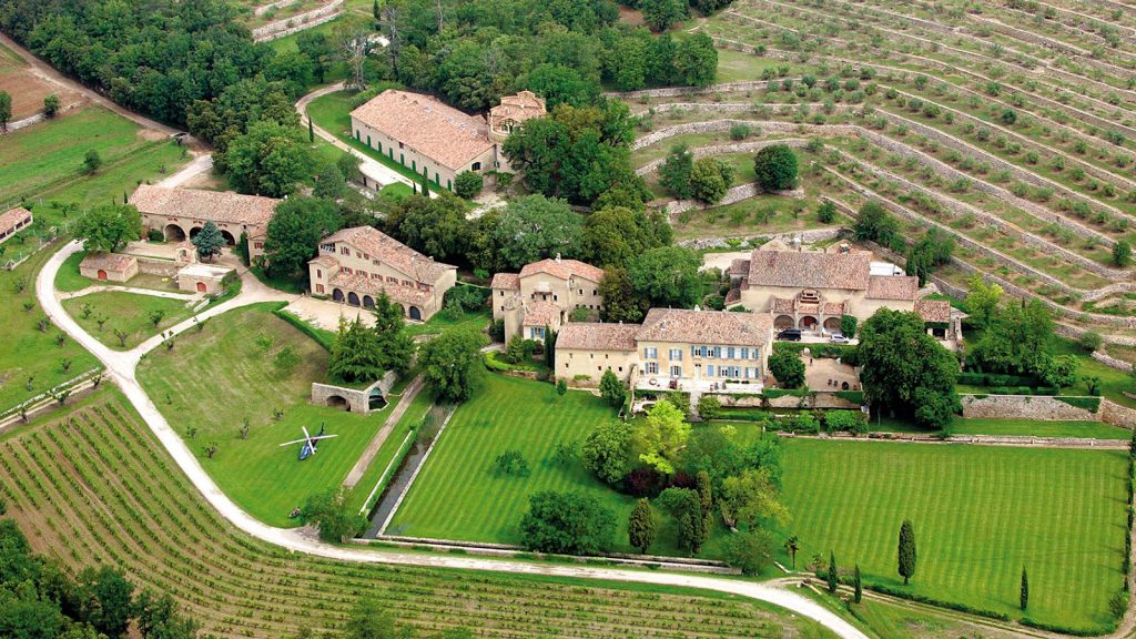 Bivši supružnici Brad Pitt i Angelina Jolie vode rat roséa - sudsku bitku oko budućnosti francuskog imanja za proizvodnju vina