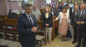 Premijer Hrvatske Andrej Plenković stigao je u petak prijepodne u Srbiju i posjetu hrvatskoj manjini započeo susretom sa srijemskim biskupom koadjutorom
