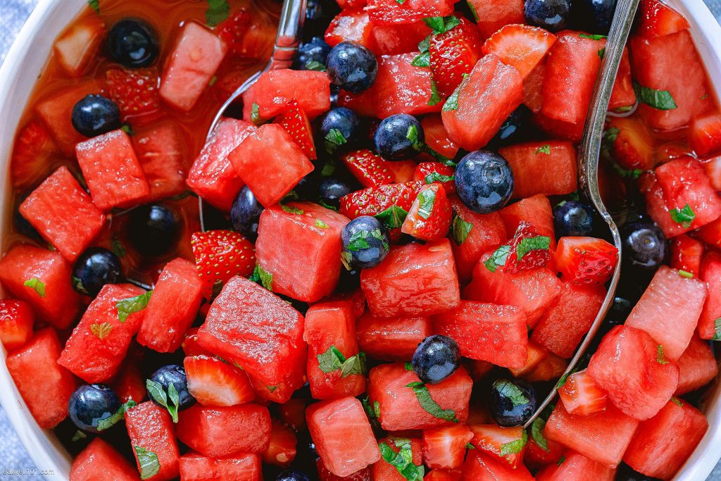 Ovo je savršen ljetni doručak: voćna salata idealan je obrok za vruće ljetne dane. Zapravo, može biti i međuobrok