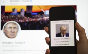 Bivši američki predsjednik Donald Trump u četvrtak se vratio na platformu X, nekadašnji Twitter, objavivši svoju prvu poruku od januara 2021.