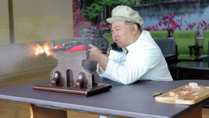 Kim jon Un obilazi fabriku oružja, oružje Sjeverna Koreja