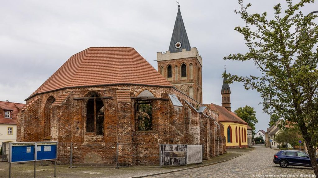 San o boljem životu je Enisu B. s četvero djece odveo u njemačku provinciju. Krajem jula, oni su se iz Berlina preselili u Lieberose