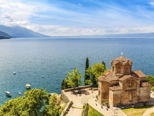 Naučnici su ispod tirkizne vode "bisera Balkana", odnosno na dnu Ohridskog jezera, otkrili potopljeno misteriozno naselje