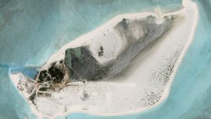 Čini se da Kina gradi pistu na spornom otoku koji se nalazi u Južnom kineskom moru, otkrile su satelitske slike.