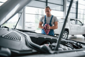 Prije odlaska u autoservis, provjerite knjižicu održavanja vašeg automobila da vidite šta treba da se promijeni, u zavisnosti od kilometraže automobila